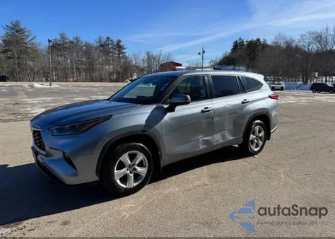 2021 Toyota Highlander Le z USA, uszkodzony, nr VIN 5TDBZRBHXMS080724